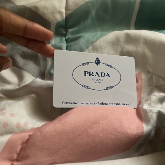 PRADA SUNGLASSES PROVIDED WITH CASE AND AUTHENTICATION CARD - Picture 6 of 7